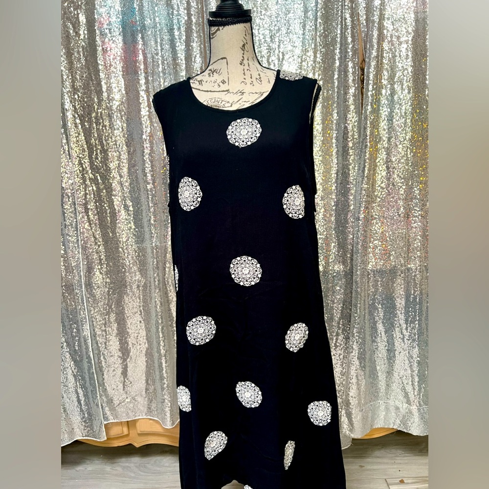 Madison Leigh Dress. Size 18. Beautiful white stitching.